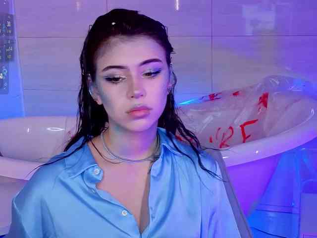 CoralineJones webcam