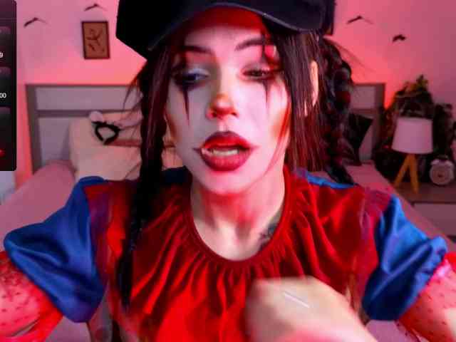 CoralineJones webcam