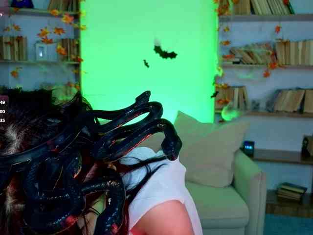 CoralineJones webcam