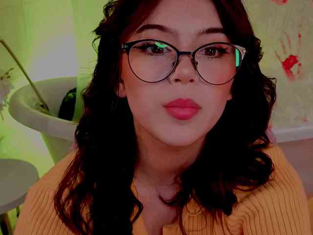 CoralineJones webcam