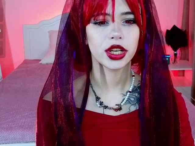 CoralineJones webcam