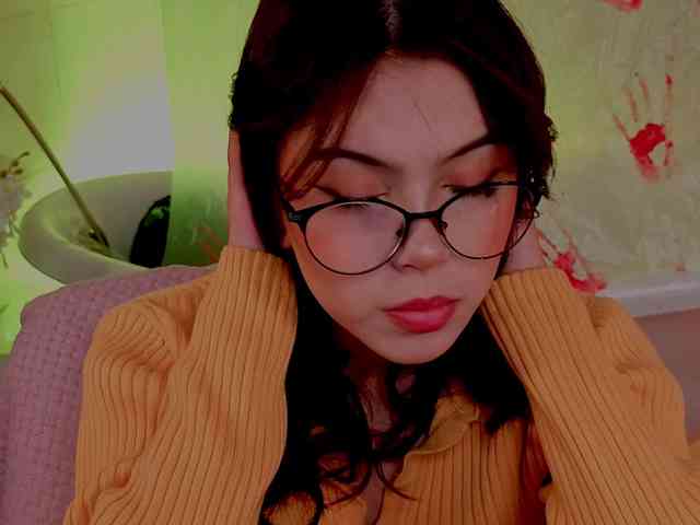 CoralineJones webcam