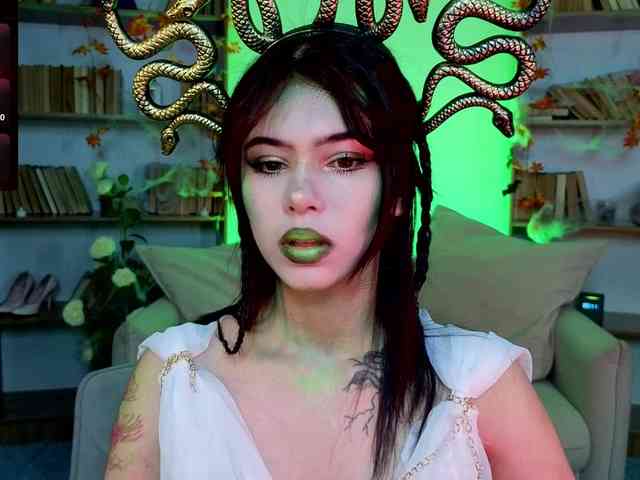 CoralineJones webcam