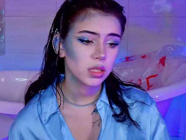 CoralineJones webcam