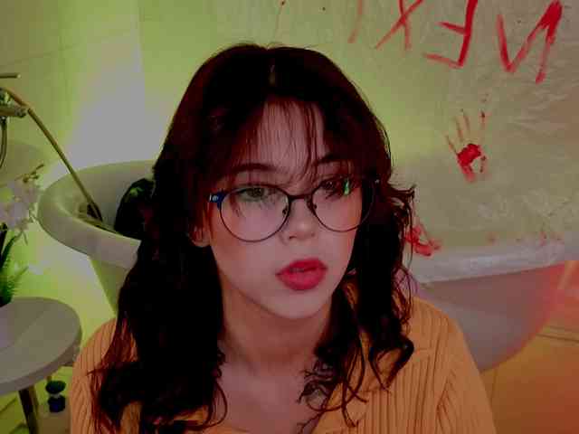 CoralineJones webcam