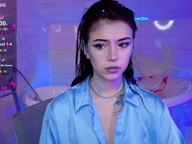 CoralineJones webcam