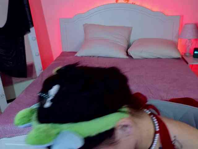 CoralineJones webcam