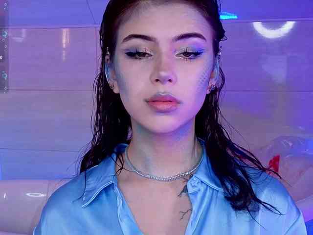 CoralineJones webcam