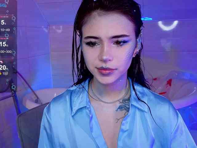 CoralineJones webcam