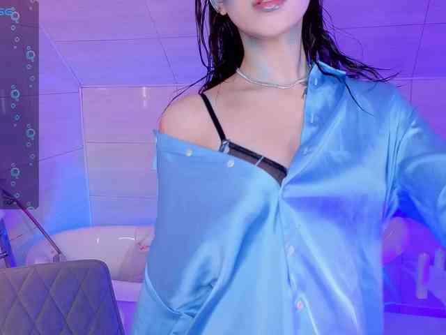 CoralineJones webcam