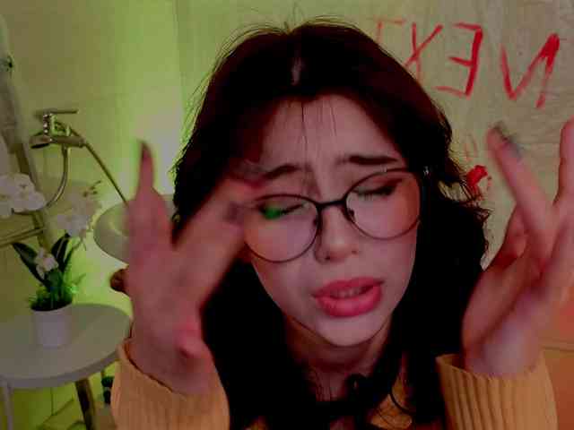 CoralineJones webcam