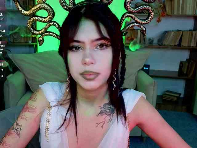 CoralineJones webcam