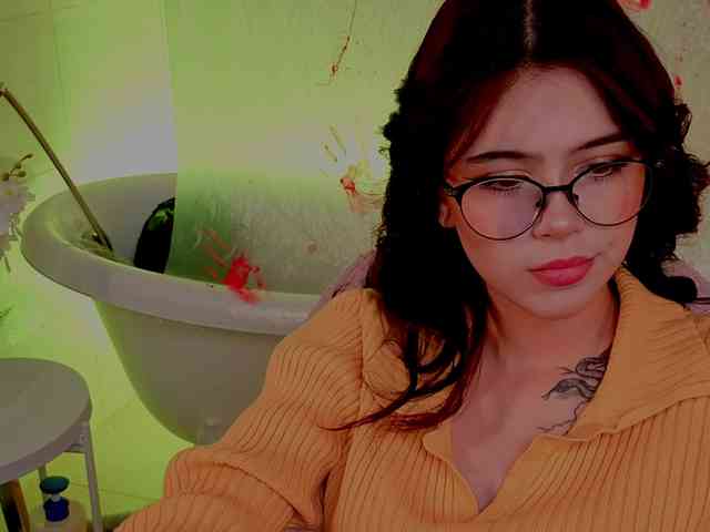 CoralineJones webcam