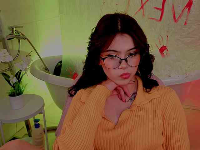 CoralineJones webcam