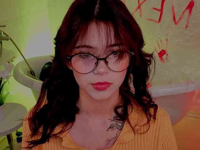 CoralineJones webcam