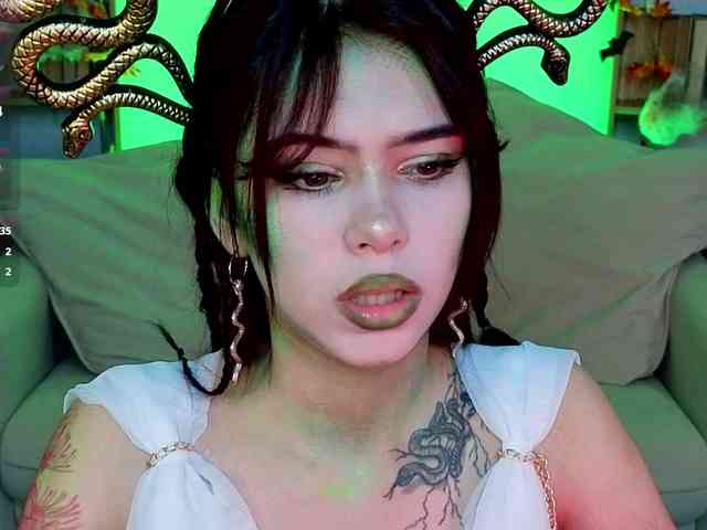 CoralineJones webcam