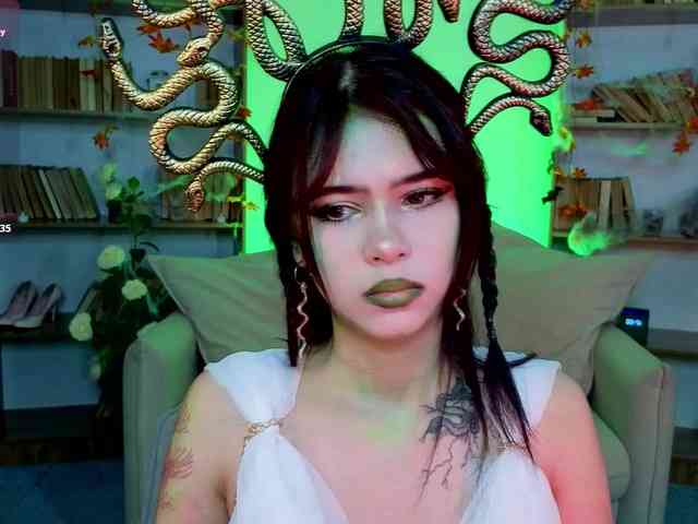 CoralineJones webcam
