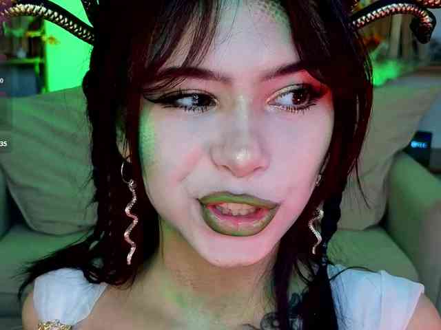 CoralineJones webcam