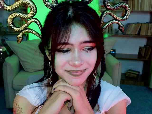 CoralineJones webcam