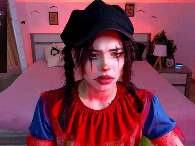 CoralineJones webcam
