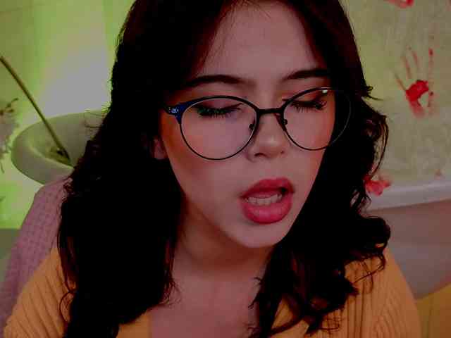 CoralineJones webcam