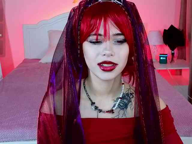 CoralineJones webcam