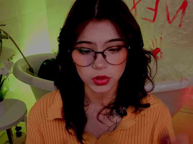 CoralineJones webcam