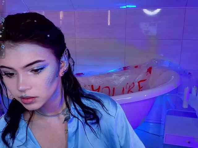 CoralineJones webcam