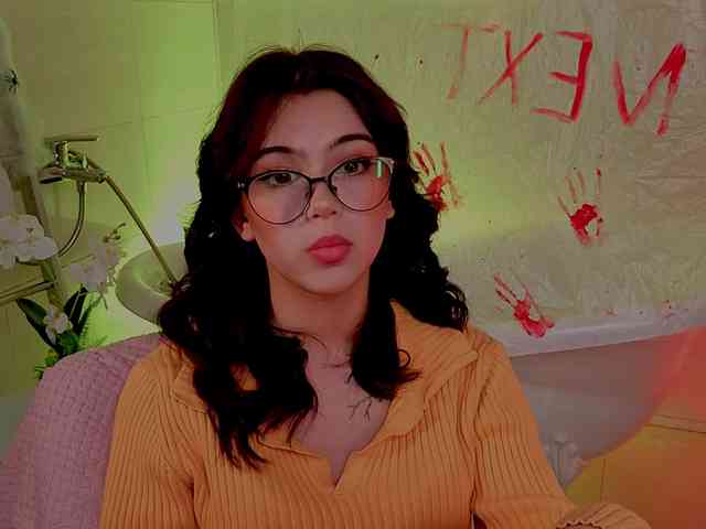 CoralineJones webcam