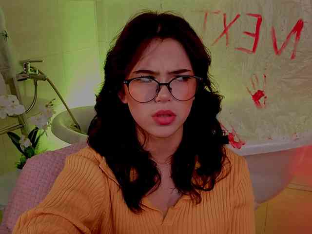 CoralineJones webcam