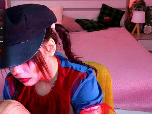 CoralineJones webcam
