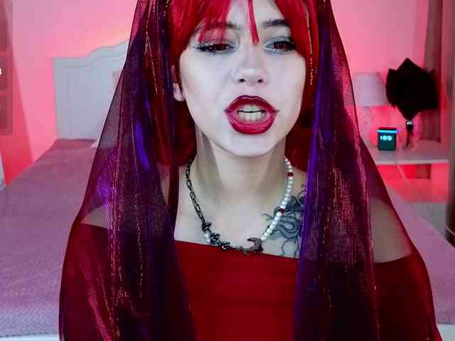 CoralineJones webcam