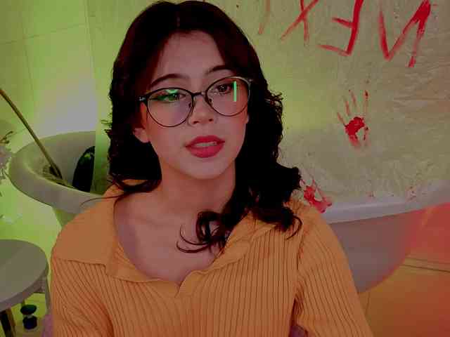 CoralineJones webcam