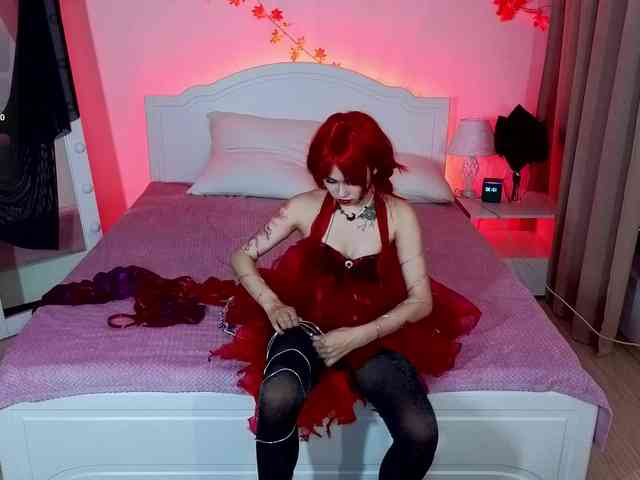 CoralineJones webcam