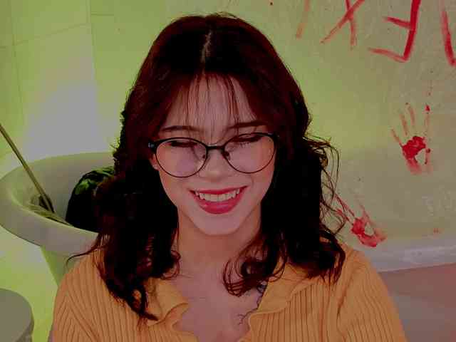 CoralineJones webcam