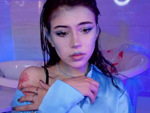 CoralineJones webcam