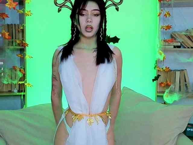 CoralineJones webcam