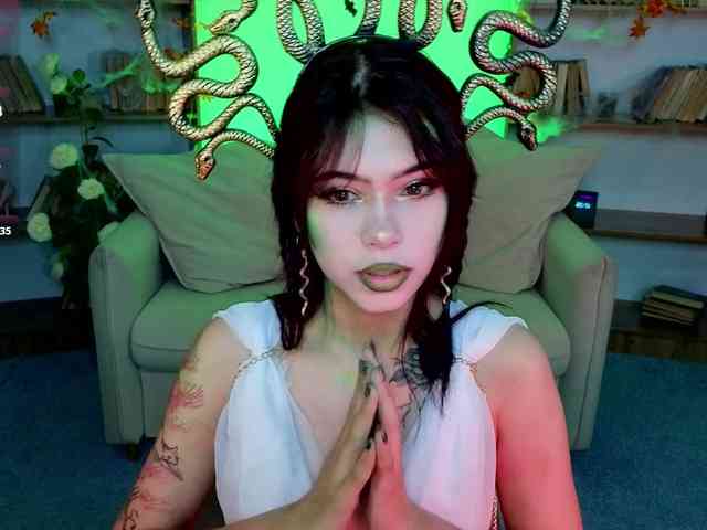 CoralineJones webcam