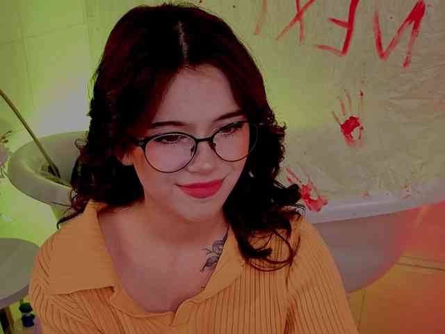 CoralineJones webcam