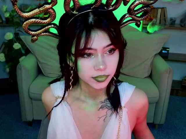 CoralineJones webcam