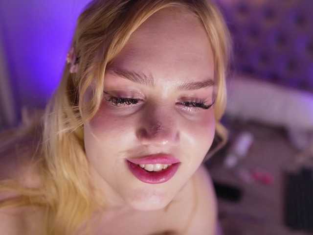 SexyBlondeDoll