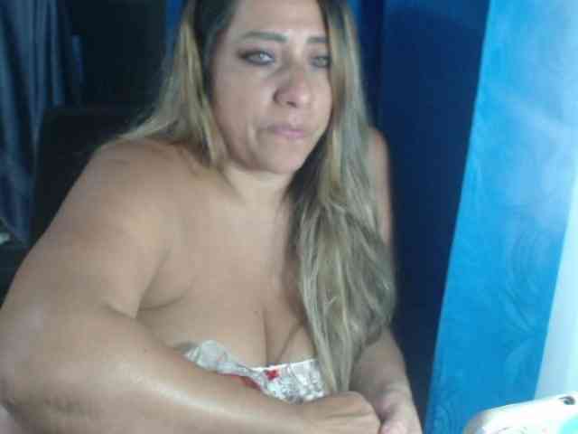 adrianamilf44 webcam