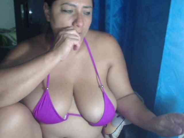 adrianamilf44 webcam