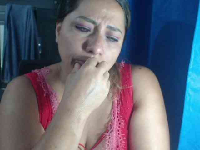 adrianamilf44 webcam