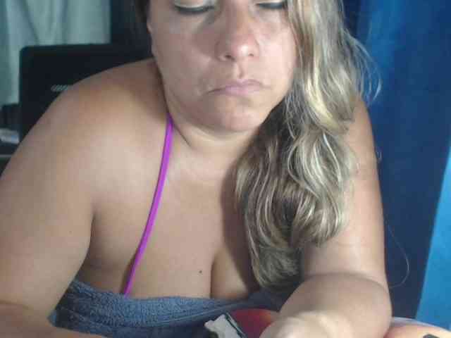 adrianamilf44 webcam