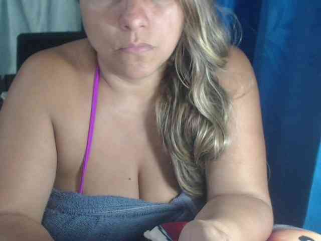 adrianamilf44 webcam