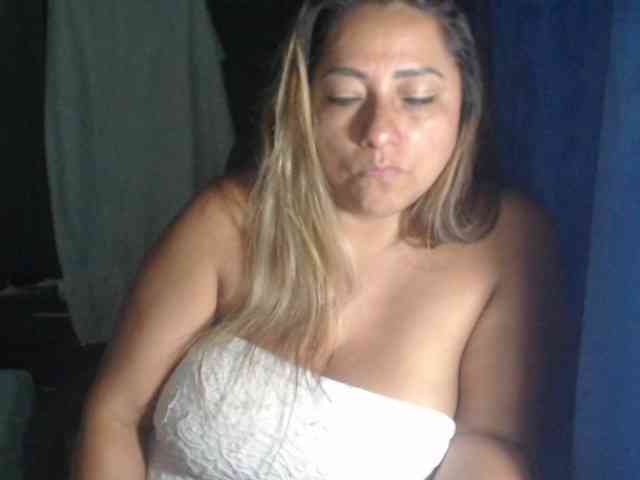 adrianamilf44 webcam