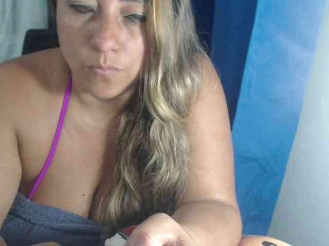 adrianamilf44 webcam