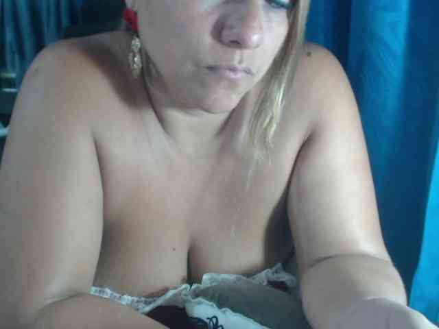 adrianamilf44 webcam