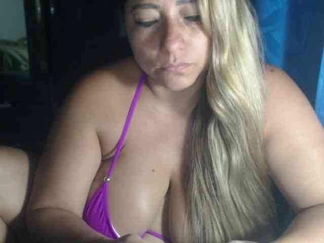 adrianamilf44 webcam